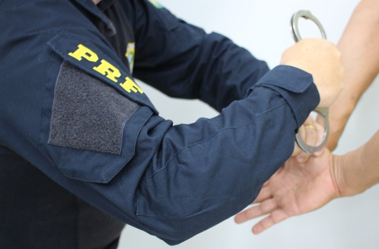 Com extensa ficha criminal, foragido da justiça é capturado em Jequié Com extensa ficha criminal, foragido da justiça é capturado em Jequié