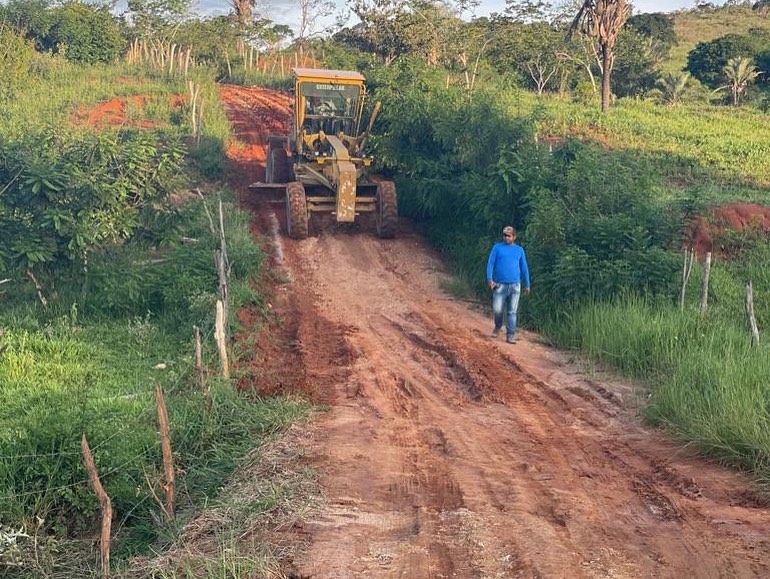 Lafaiete Coutinho: Prefeitura intensifica recupera de estradas da zona rural Lafaiete Coutinho: Prefeitura intensifica recupera de estradas da zona rural