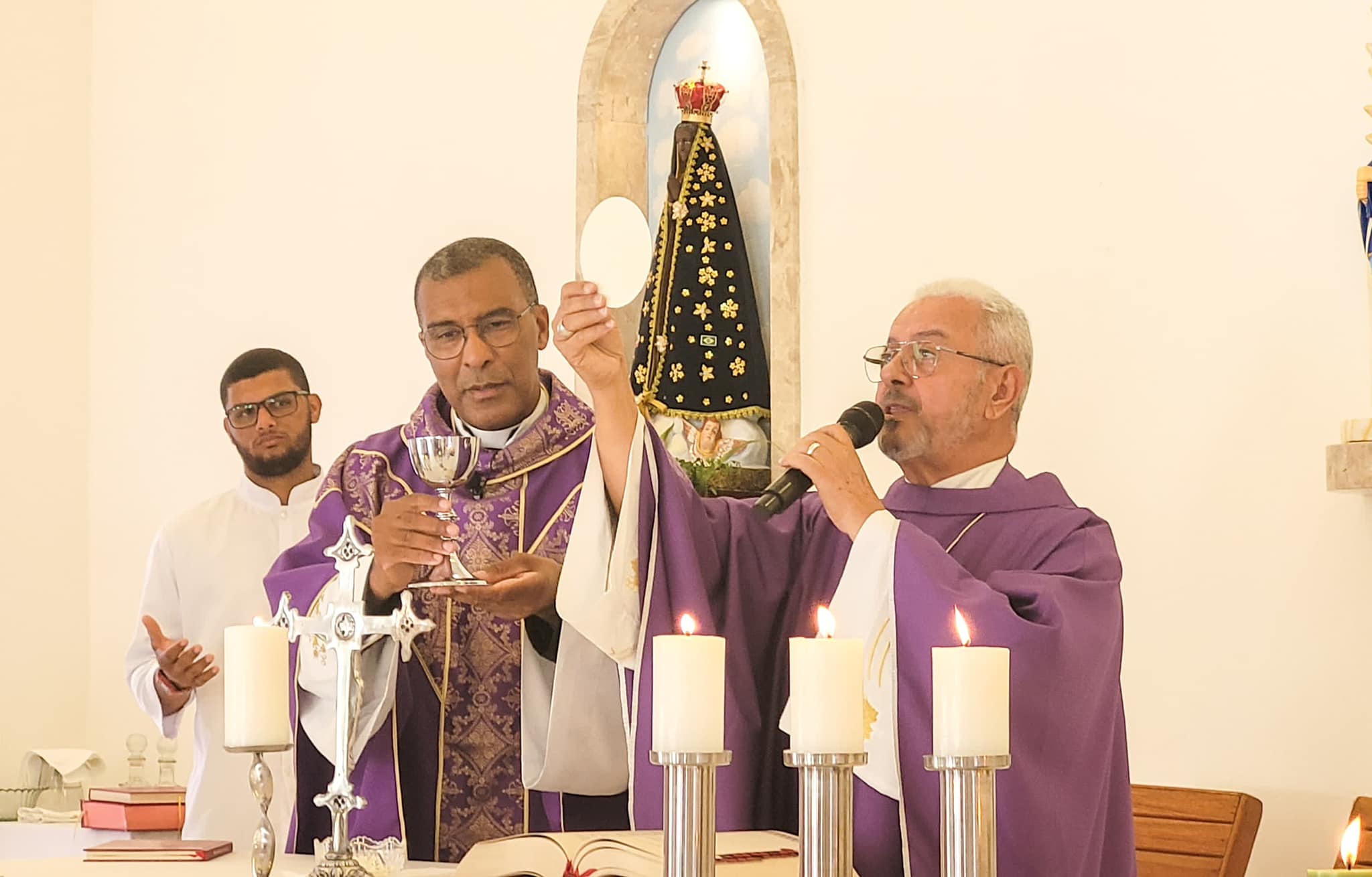 Empossado no novo padre da Paróquia Santíssimo Sacramento Empossado no novo padre da Paróquia Santíssimo Sacramento