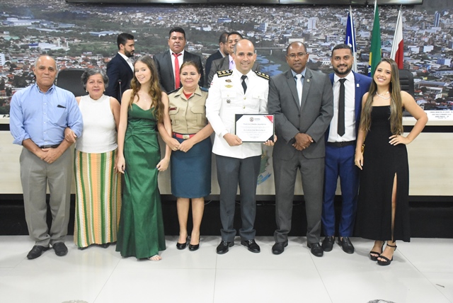 Bruno André Faneli, Ten Cel BM, comandante do 8º GBM recebe Título de Cidadania Jequieense Bruno André Faneli, Ten Cel BM, comandante do 8º GBM recebe Título de Cidadania Jequieense