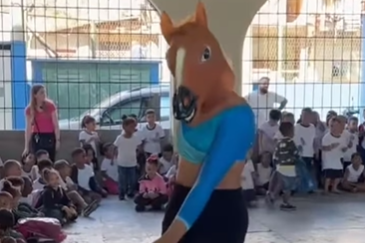 Diretores são afastados após apresentação de conotação sexual em escola do Rio Diretores são afastados após apresentação de conotação sexual em escola do Rio