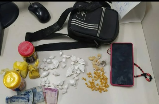 Polícia Militar pegou dois traficantes no Alto da Bela Vista Polícia Militar pegou dois traficantes no Alto da Bela Vista