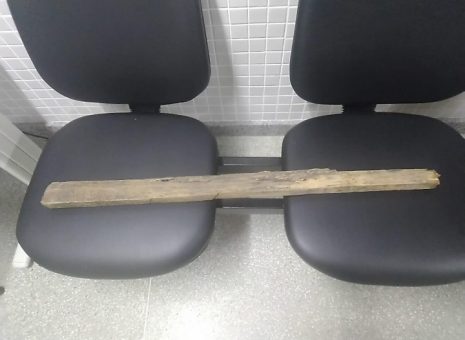 Itagibá: Mulher é presa acusada de destruir carrinho de lanche com pedaço de pau e agredir ambulante em Acaraci Itagibá: Mulher é presa acusada de destruir carrinho de lanche com pedaço de pau e agredir ambulante em Acaraci