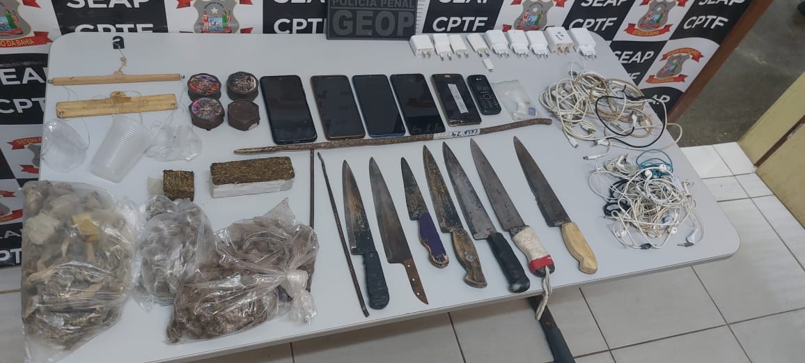 Celulares, drogas e facas são encontrados no Conjunto Penal de Teixeira de Freitas Celulares, drogas e facas são encontrados no Conjunto Penal de Teixeira de Freitas