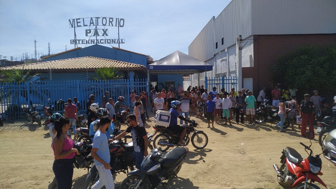 Emoção e lágrimas no último adeus ao radialista Paulo Santos Emoção e lágrimas no último adeus ao radialista Paulo Santos
