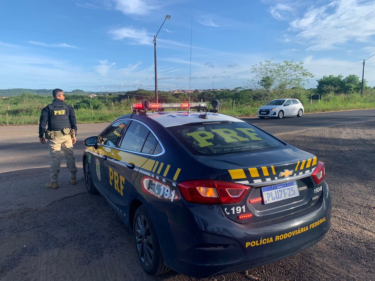 Em Ipiaú, PRF recupera veículo com registro de roubo Em Ipiaú, PRF recupera veículo com registro de roubo