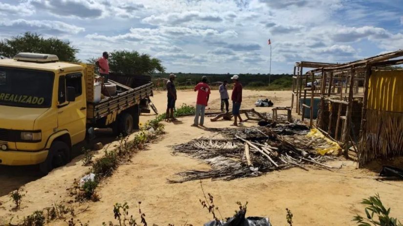 Integrantes do MST foram despejados de fazenda invadida em Planaltino Integrantes do MST foram despejados de fazenda invadida em Planaltino