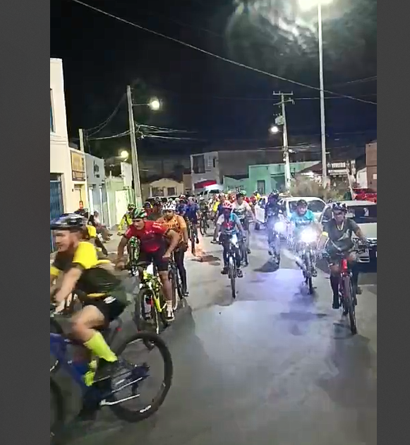 Pedal Night atraiu centenas de ciclistas em Jequié Pedal Night atraiu centenas de ciclistas em Jequié