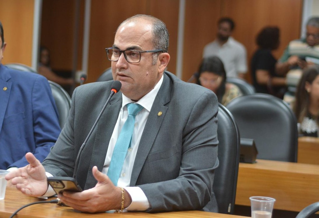 Hassan defende a consolidação da Bahiafarma como polo farmacêutico Hassan defende a consolidação da Bahiafarma como polo farmacêutico