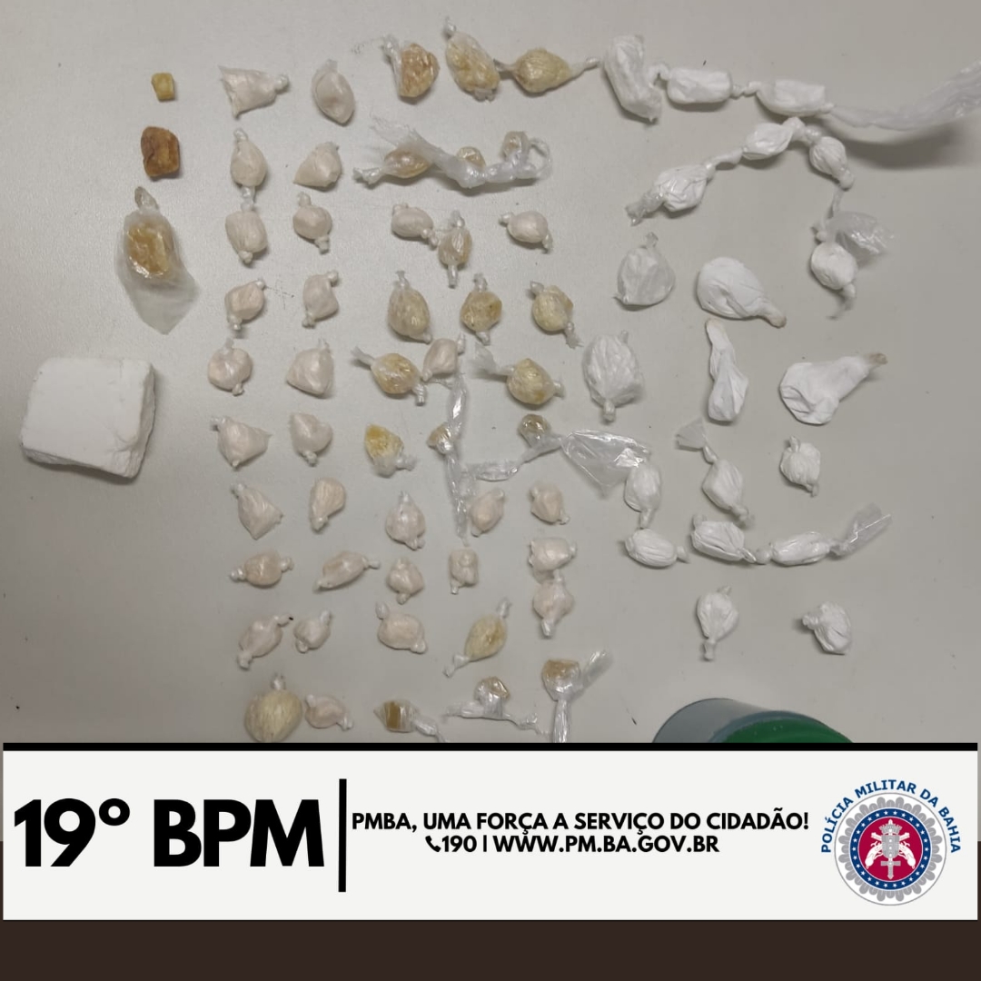 Traficante é detido com pedras e trouxas de maconha e cocaína Traficante é detido com pedras e trouxas de maconha e cocaína