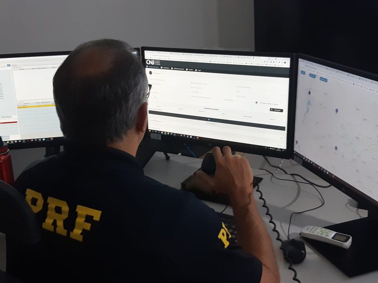 Foragido da justiça é preso no dia do seu aniversário na BR 116 Foragido da justiça é preso no dia do seu aniversário na BR 116