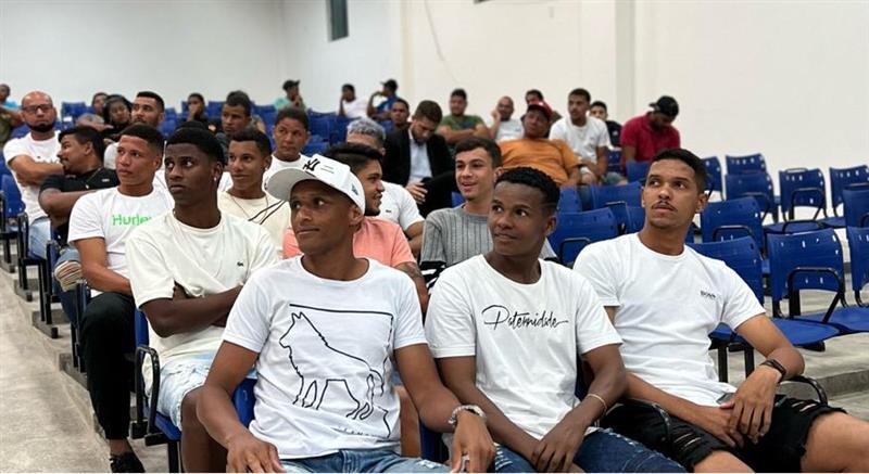 Prefeito Marcelo Pecorelli participa de apresentação dos atletas que participarão do 1° Campeonato Regional do Médio Rio de Contas Prefeito Marcelo Pecorelli participa de apresentação dos atletas que participarão do 1° Campeonato Regional do Médio Rio de Contas