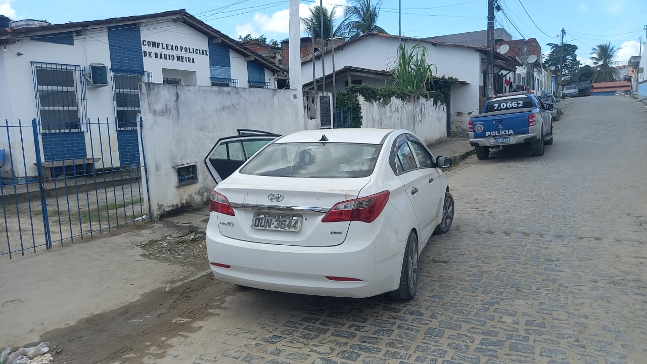 Carro envolvido no acidente tinha sido roubado em Vitoria da Conquista Carro envolvido no acidente tinha sido roubado em Vitoria da Conquista