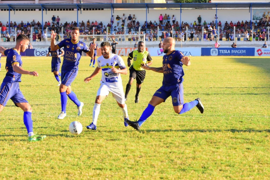 Jacobina e Jequié empatam primeiro jogo da final da Série B Jacobina e Jequié empatam primeiro jogo da final da Série B