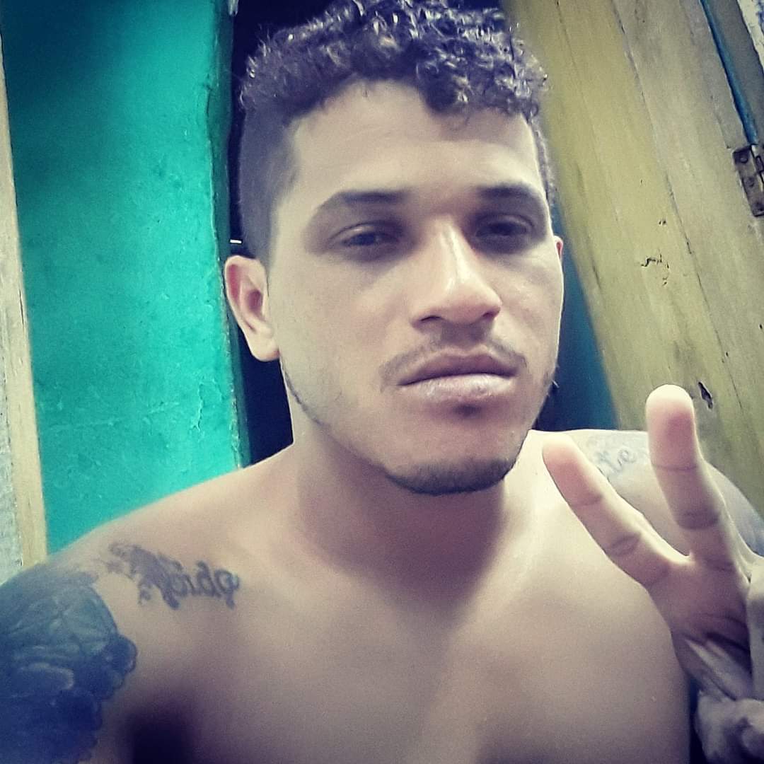 Polícia Milita é recebida a tiros no Alto da Bela Vista, um bandido morreu Polícia Milita é recebida a tiros no Alto da Bela Vista, um bandido morreu