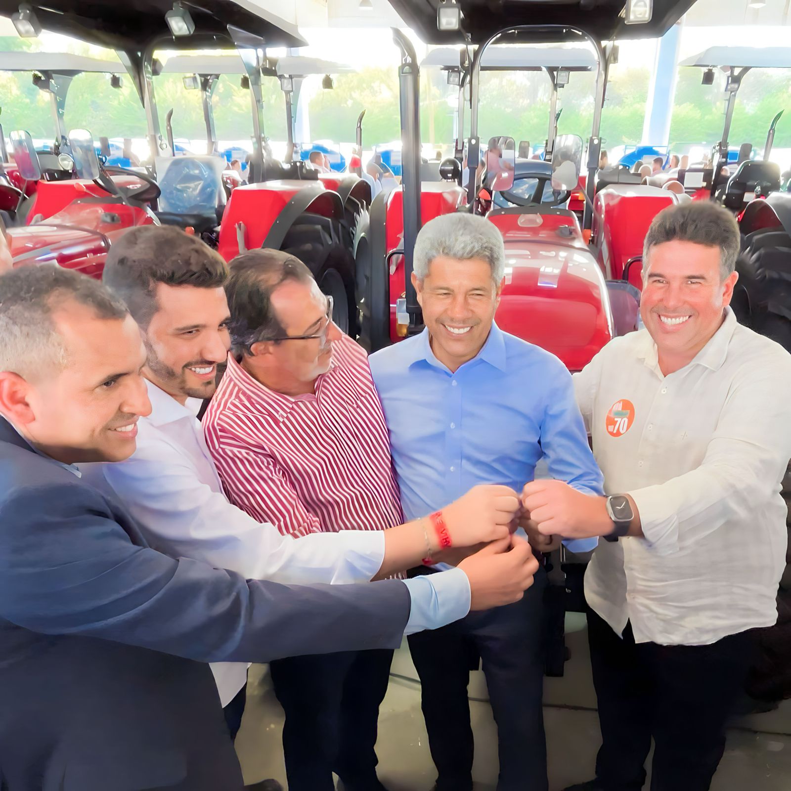 Deputado Patrick Lopes e Governador Jerônimo Rodrigues entregam tratores e caminhões impulsionar a agricultura e a infraestrutura de Irajuba, Marcioní Deputado Patrick Lopes e Governador Jerônimo Rodrigues entregam tratores e caminhões impulsionar a agricultura e a infraestrutura de Irajuba, Marcioní