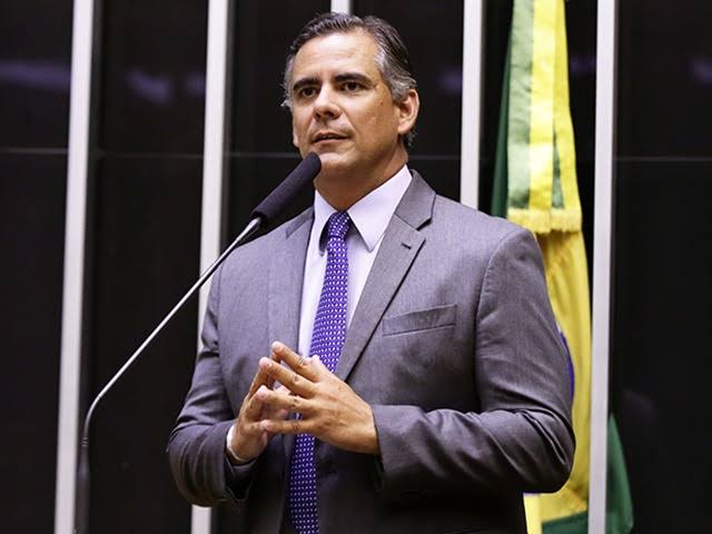 Leur Lomanto Jr critica aumento das tarifas do pedágio da BR-324 e 116 e serviço praticado pela Via Bahia Leur Lomanto Jr critica aumento das tarifas do pedágio da BR-324 e 116 e serviço praticado pela Via Bahia