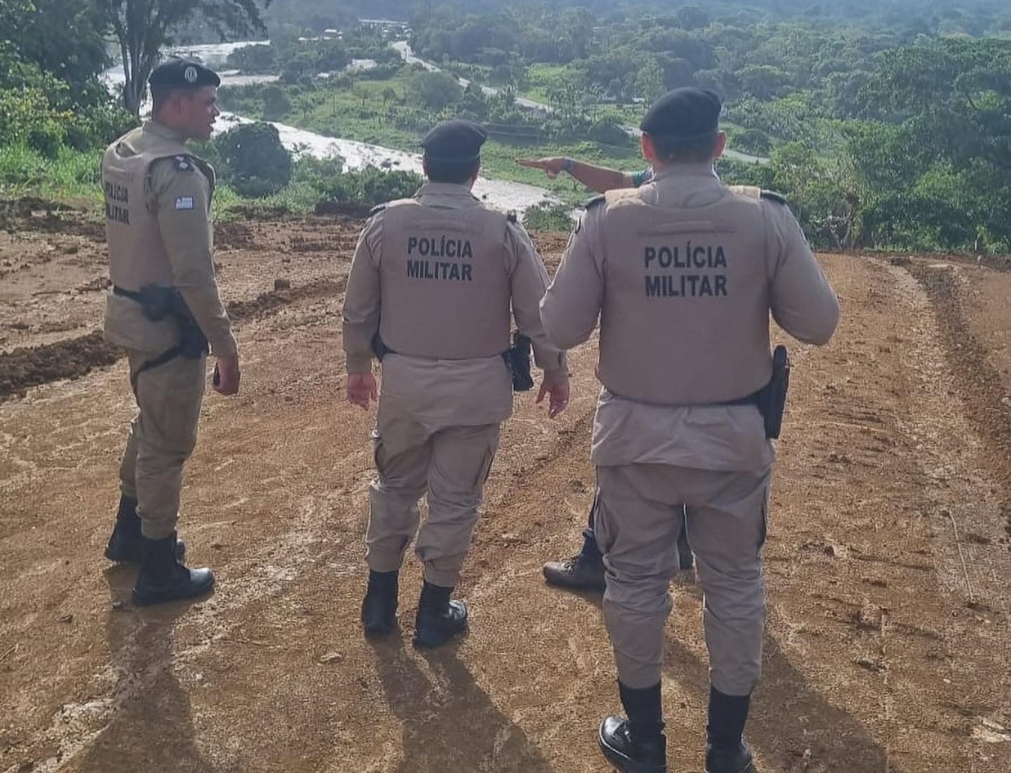 COMANDANTE DA CIPRV VISITA OBRAS DA BA 649 QUE LIGARÁ ITABUNA A ILHÉUS COMANDANTE DA CIPRV VISITA OBRAS DA BA 649 QUE LIGARÁ ITABUNA A ILHÉUS