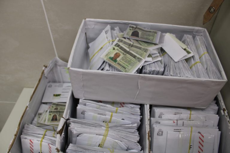 Com mais de 45 mil CNHs aguardando retirada, Detran-BA informa que condutores devem atualizar documentação antes de viajar Com mais de 45 mil CNHs aguardando retirada, Detran-BA informa que condutores devem atualizar documentação antes de viajar
