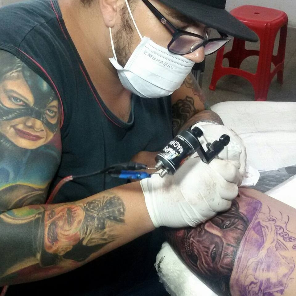 Adriano Tatoo, 20 anos na arte da tatuagem