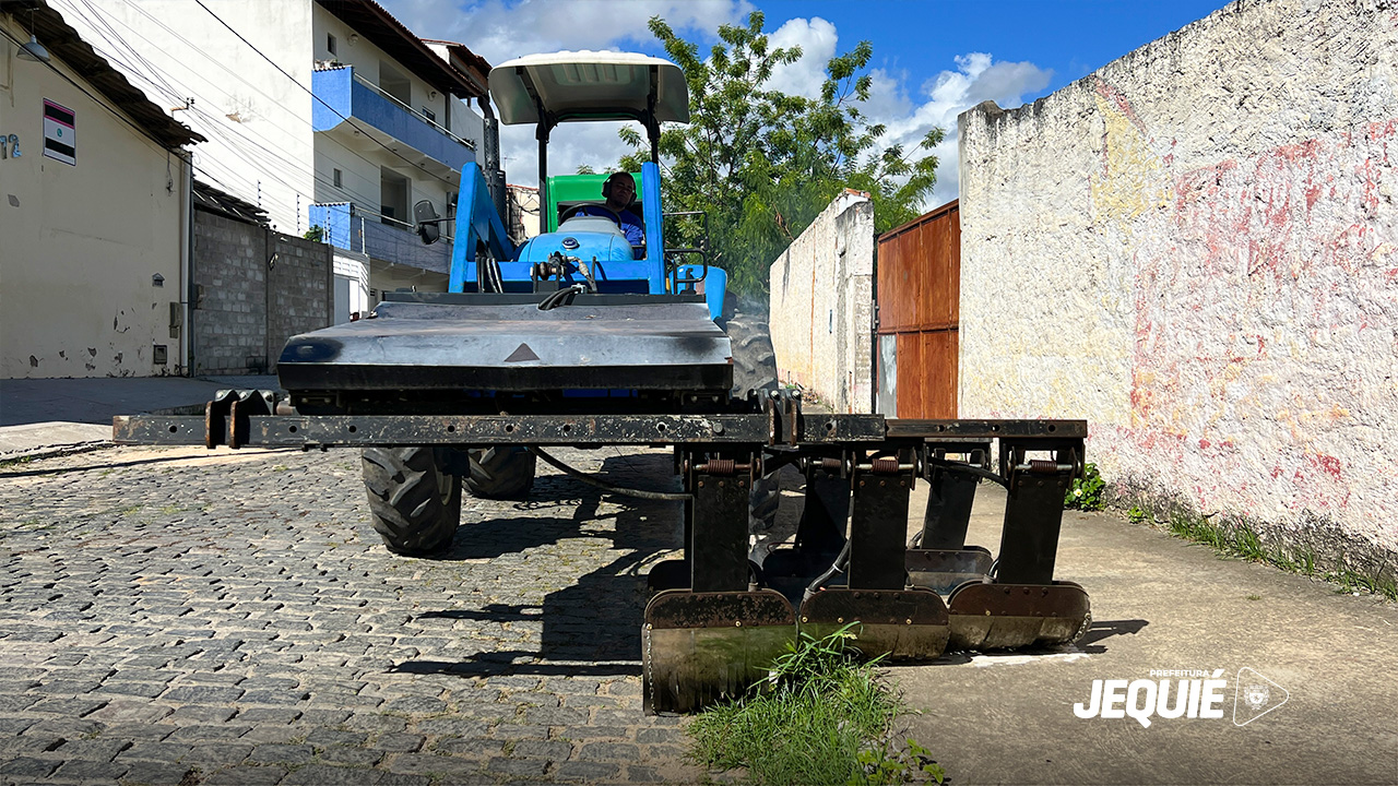 Prefeitura de Jequié inicia testagem de capina por eletrocussão Prefeitura de Jequié inicia testagem de capina por eletrocussão