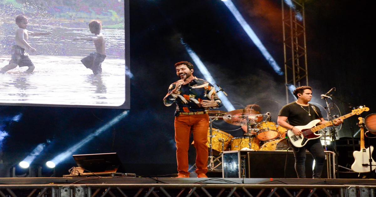Show do Padre Fábio de Melo reuniu milhares de fieis em Itagibá