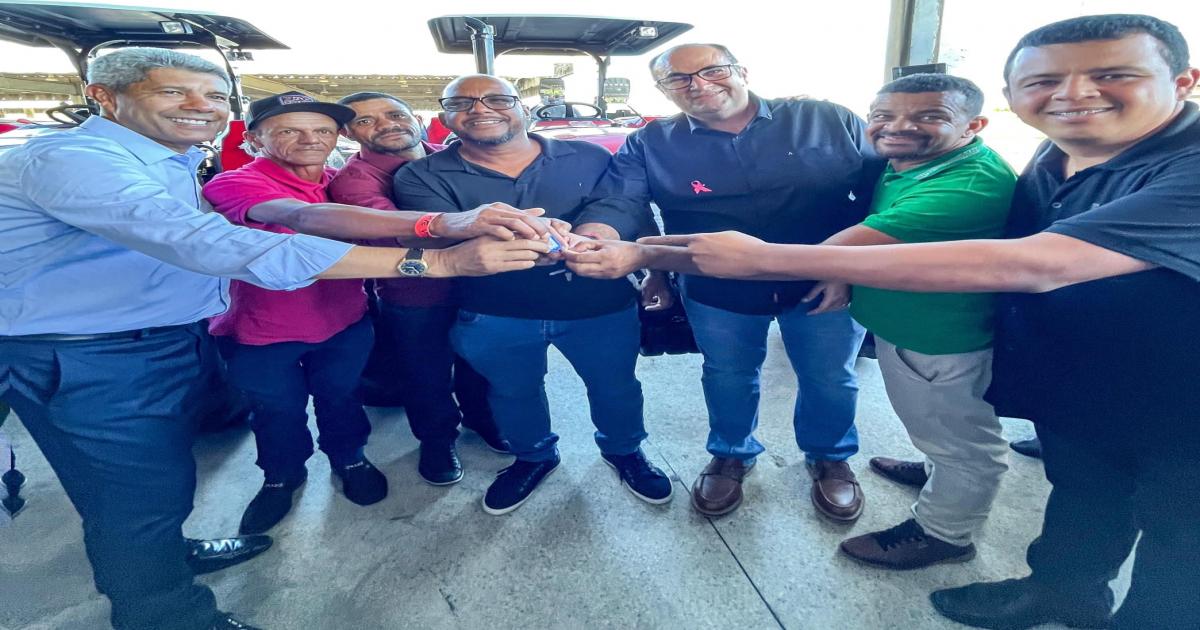 Hassan entrega equipamento para fortalecer agricultura familiar em Lafaiete Coutinho
