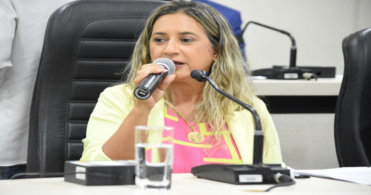 Moana Meira quer assentos preferenciais do transporte coletivo identificados com o símbolo do Transtorno do Espectro Autista