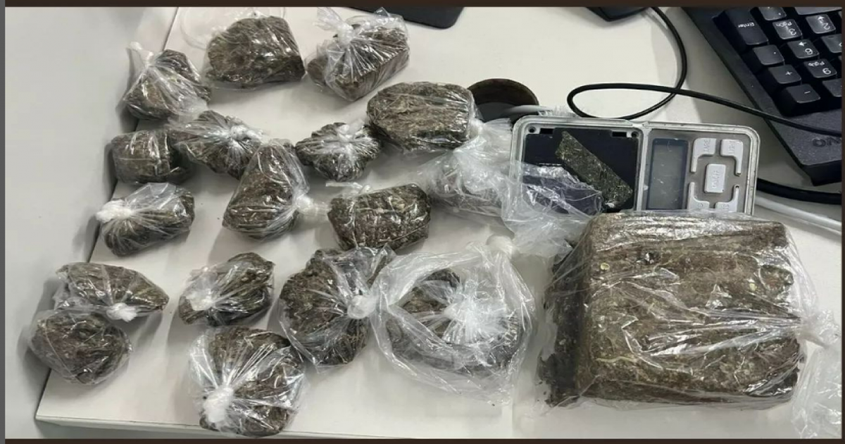 Dupla detida com maconha e cocaína em Jequié