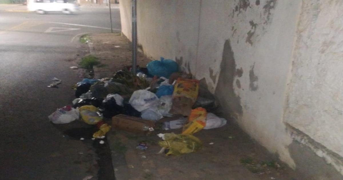 Moradores do Largo Cedil solicitam caixa coletora de lixo