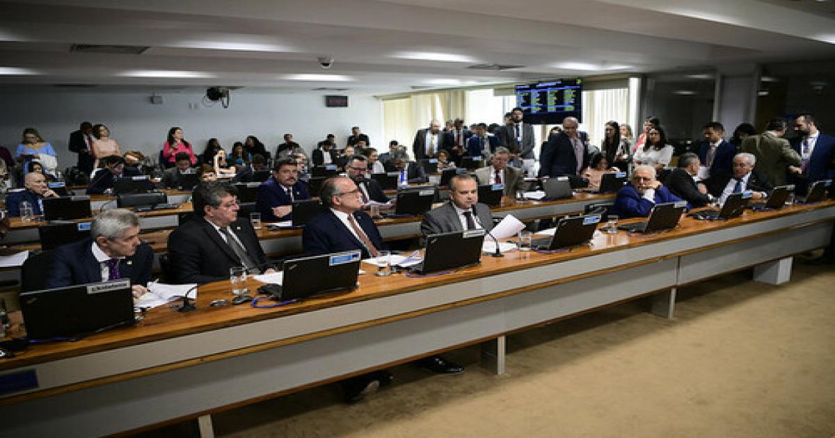 Comissão do Senado aprova proibição de sindicatos cobrarem taxa de não associados