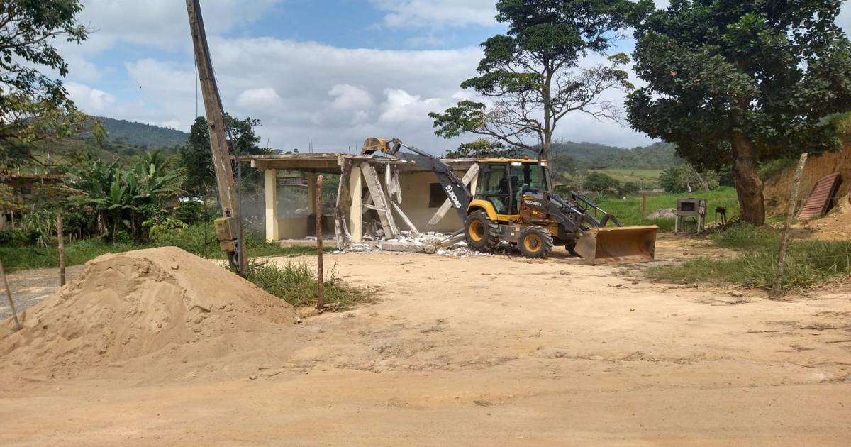 Justiça determina demolição de construção irregular em área de preservação no município de Ubaíra