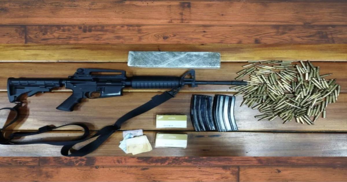 Polícia prende duas mulheres com fuzil e drogas no Centro de Jequié