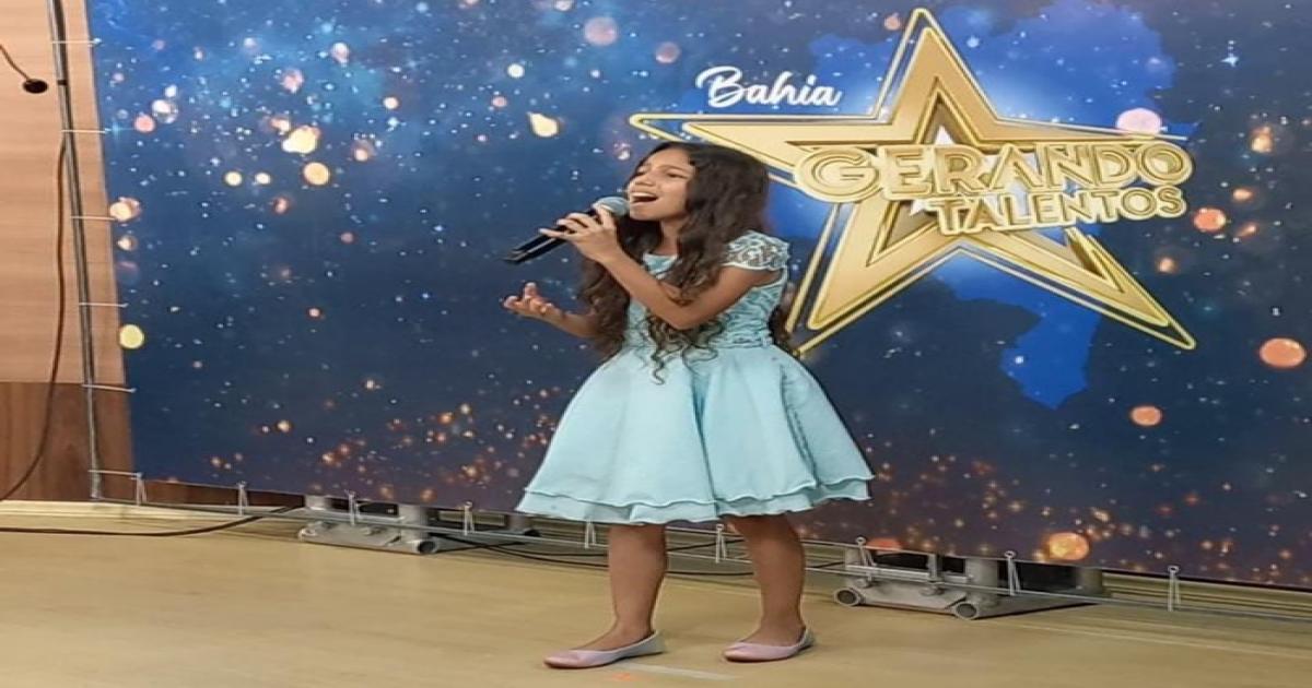 Planaltino: menina de 12 anos participou de concurso nacional  e sonha em ser cantora