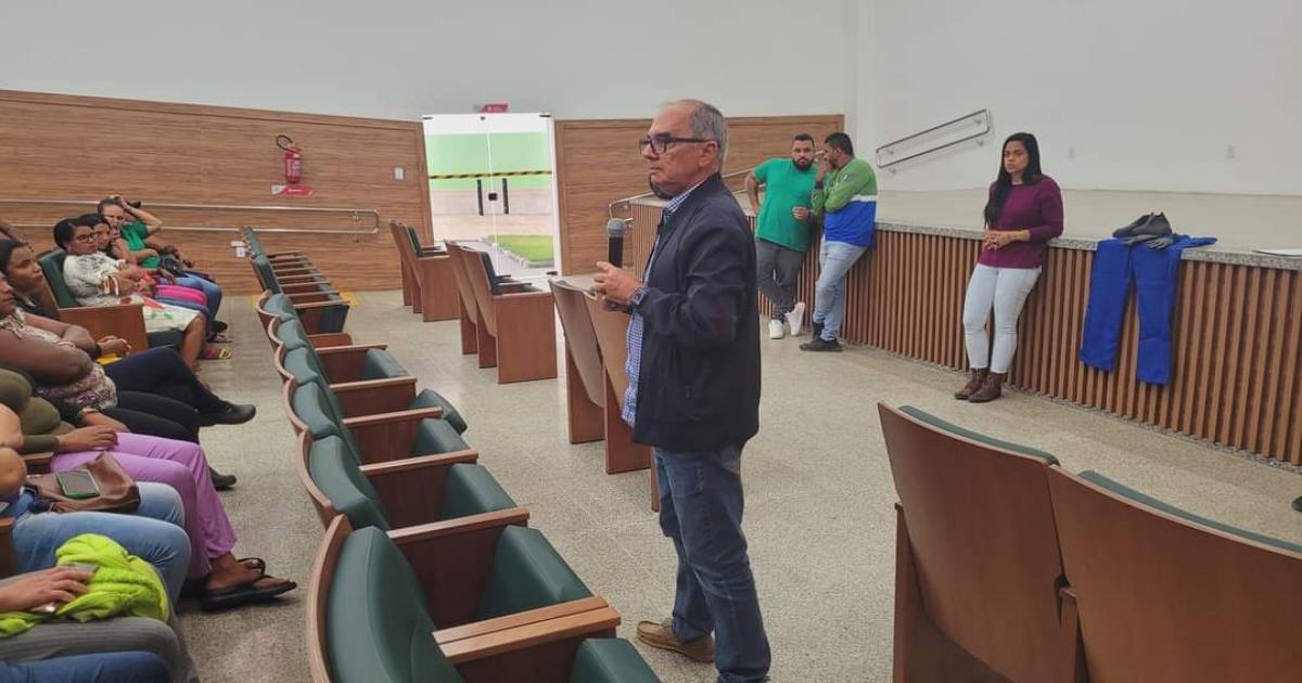 Itagi : Prefeitura realiza reunião com os garis sobre a coleta seletiva implantada no município.