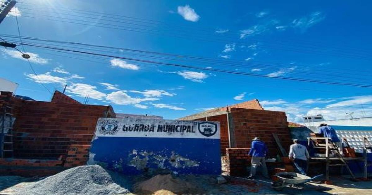 Obras do Shopping Popular de Jitaúna estão bem avançadas; prazo para entrega será em breve garante prefeito.