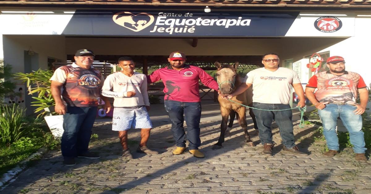 Associação de Cavalgadas do Sul da Bahia doou um cavalo para a Equoterapia de Jequié