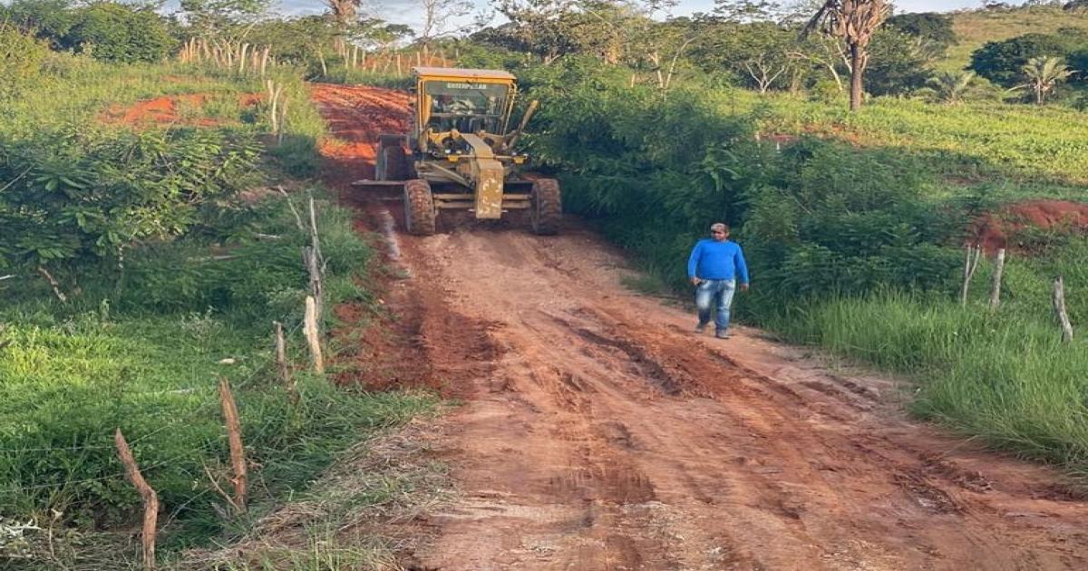 Lafaiete Coutinho: Prefeitura intensifica recupera de estradas da zona rural