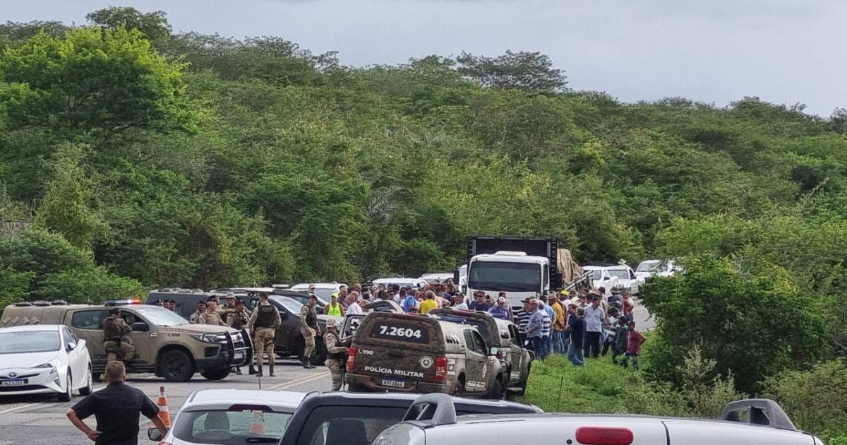 MST invade mais uma fazenda na Bahia e fazendeiros botam pra correr
