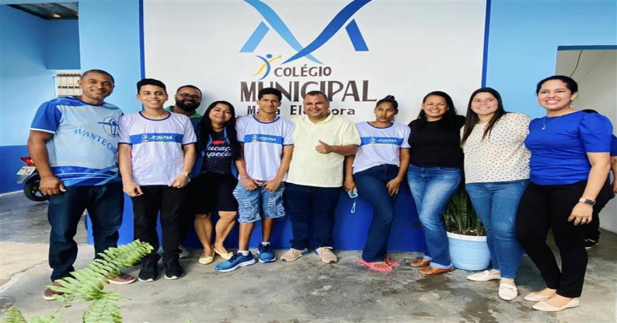 Prefeitura de Jitaúna entrega nos colégios Municipal e Rômulo Galvão novos fardamentos aos alunos