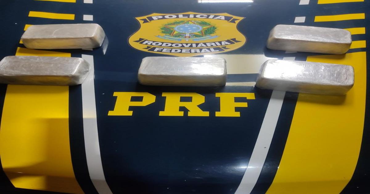 Mulher recebe droga em praça da capital paulista e acaba presa na BR 116 em Vitória da Conquista