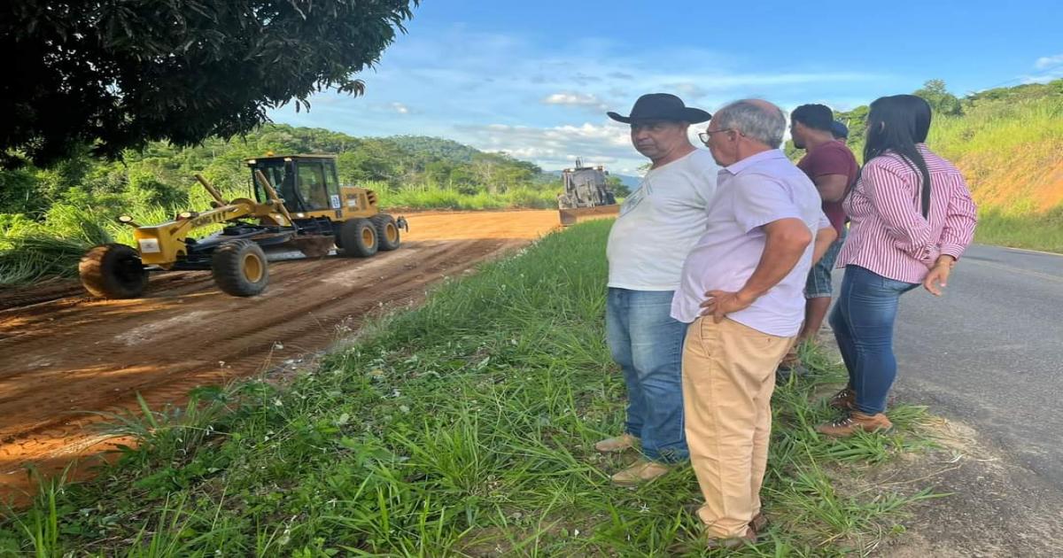 Prefeitura inicia serviço de manutenção na estrada da Palmeira dos Góes
