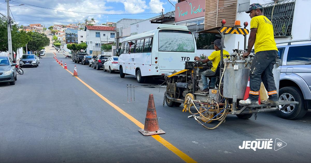 Prefeitura de Jequié inicia sinalização horizontal das vias públicas recém-pavimentadas