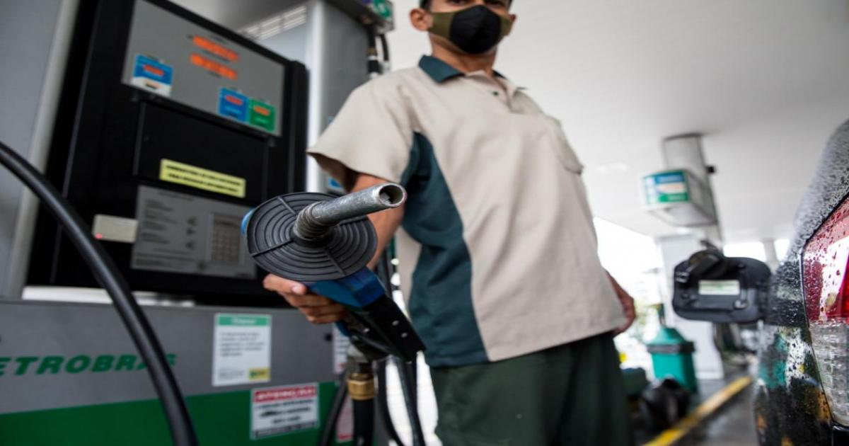 Petrobras anuncia aumento de 16% no preço da gasolina e de 28% no do diesel