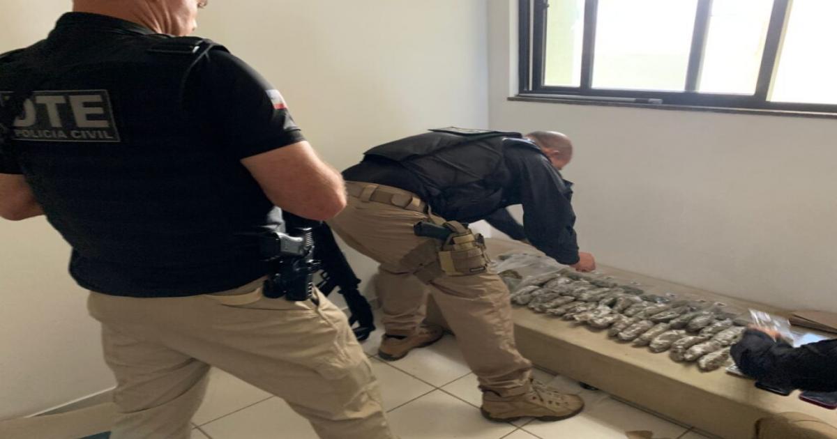 Ação em Conquista acha mais de 80kg de drogas e prende quatro suspeitos