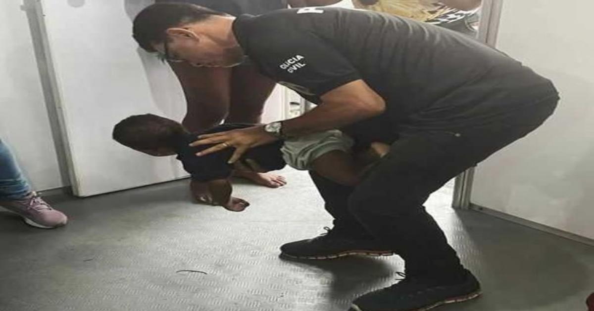 Policial Civil realiza manobra heroica e salva bebê de engasgo durante Carnaval na Barra