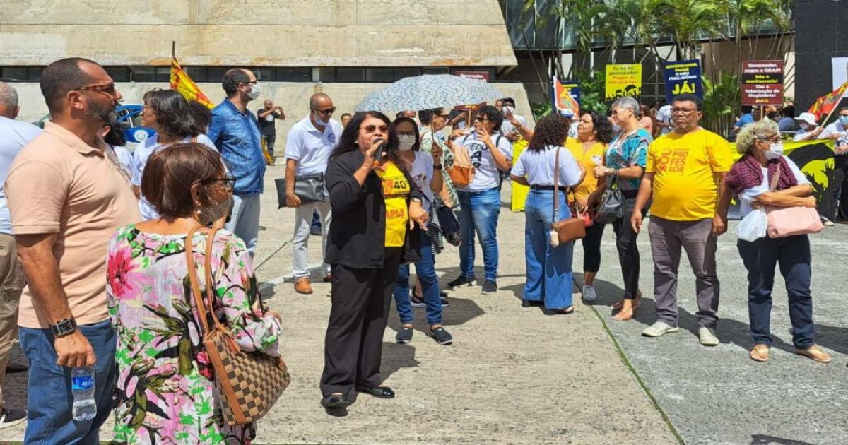 Professores da rede estadual iniciam paralisação em meio a votação dos precatórios