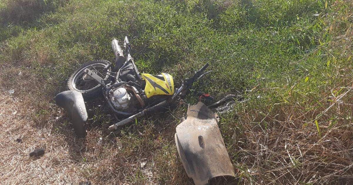 Colisão entre carro e moto deixou uma pessoa morta e duas feridas