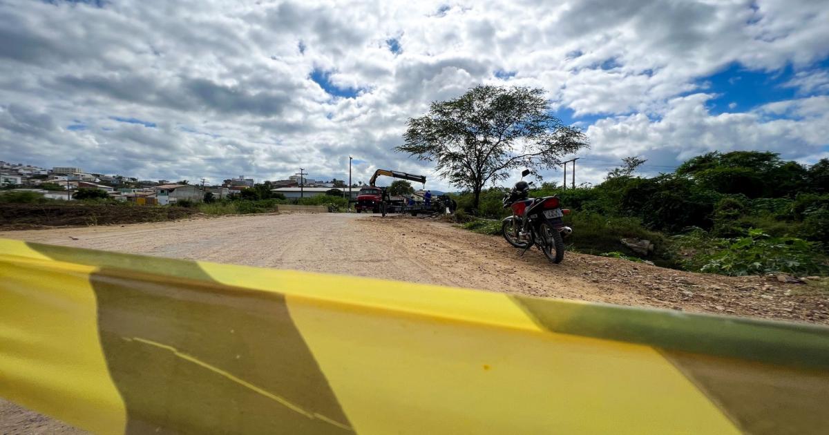 ATENÇÃO: RUA INTERDITADA PARA OBRAS DE RECUPERAÇÃO DA PONTE DO DINÂMICO