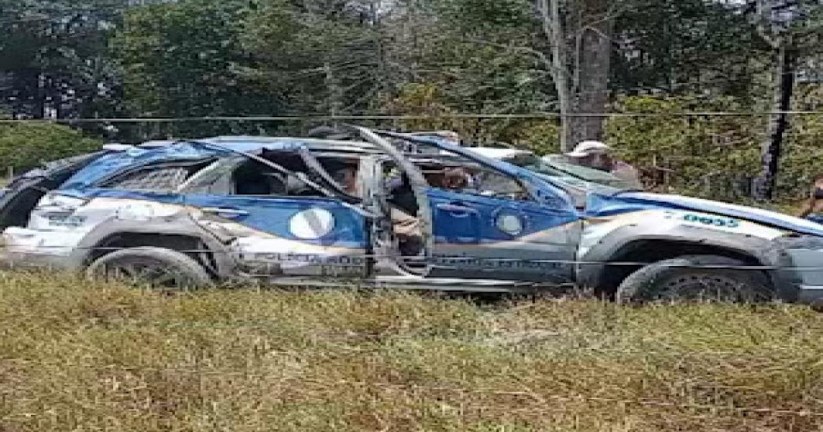 Viatura da Polícia Rodoviária Estadual capota durante perseguição a um suspeito